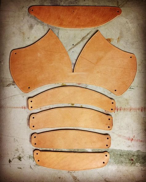 Pauldron in leather wip #leather #armour Diy Leather Armor, Greek Gods Costume, Leather Pauldron, Armour Ideas, Sca Armor, Leather Armour, Leather Working Projects, Viking Armor, Armor Ideas