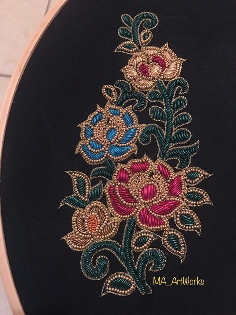 Aari Drawing, Simple Flower Embroidery Designs, Peacock Embroidery Designs, Flower Pattern Drawing, Fabric Painting Techniques, Birds Embroidery Designs, Embroidery Online, Simple Embroidery Designs, Beadwork Embroidery