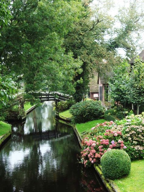 Giethoorn Netherlands, Holland Netherlands, Netherlands Travel, Travel List, Pinterest Account, Nature Aesthetic, Utrecht, Travel Inspo, Pretty Places