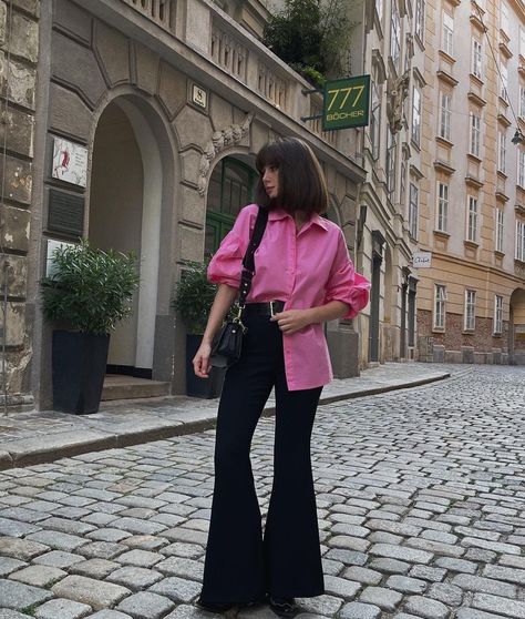 Black And Fuschia Outfit, Karolina Naji, Formal Smart Casual, Vienna Style, Wide Leg Outfit, Classic Outfits For Women, Stylish Short Hair, Elegant Dresses Classy, Event Outfit