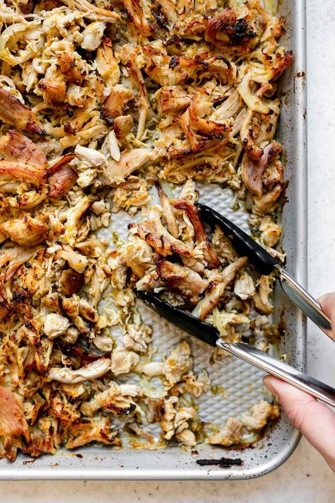 New weeknight dinner favorite: Sheet Pan Chicken Carnitas! Chicken thighs marinate in a fresh & zippy carnitas-inspired sauce made with citrus, jalapeno, & cumin, & are baked until completely juicy & tender. Finish under the broiler to make the easiest crispy carnitas in under 20 minutes! Serve them up in chicken carnitas tacos or make a rice bowl with all of your favorite fixings! #chickencarnitas #carnitasrecipe #mexicanfoodrecipes #healthydinnerrecipes #sheetpanchicken #chickenthighrecipes Crispy Chicken Carnitas, Chicken Carnitas Tacos, Carnitas Chicken, Crispy Carnitas, Chicken Carnitas, Dinner Fish, Carnitas Tacos, Wallpapers Home, Sheet Pan Chicken