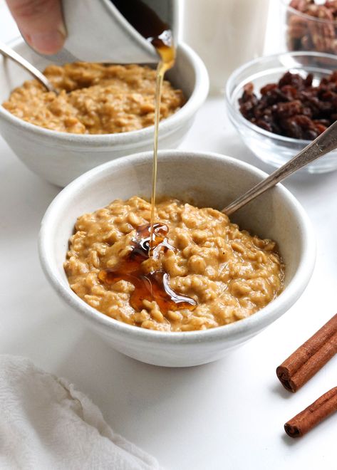 Pumpkin Oatmeal - Detoxinista Pumpkin Spice Oatmeal, Oatmeal Toppings, Pumpkin Oats, Pumpkin Breakfast, Confidence Level, Overnight Oatmeal, Autumn Recipes, A Healthy Breakfast, Pumpkin Oatmeal