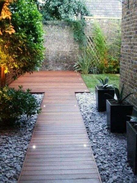 Top 50 Best Wooden Walkway Ideas - Wood Path Designs Neat Garden, Side Yard Landscaping, Modern Front Yard, Wooden Walkways, Side Yards, Garden Pathway, Side Yard, Back Garden, Small Gardens