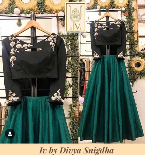 Emerald Green Skirt, Bridesmaid Indian, Maxi Skirt Pattern, Silk Crop Top, Lehenga Blouse Designs, Designer Bridal Lehenga, Green Lehenga, Indian Look, Lehenga Skirt