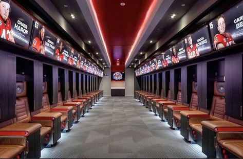 Everything Georgia on Twitter: "Georgia Football has revealed their $80 million facility renovations: 📐 136,300 sq ft of new space 🏈 New locker room 🎯 Player’s lounge 🍎 Nutrition bar 🏊‍♂️ Plunge pool 💈 Barbershop 💧 Sensory deprivation tank 🏋️ Weight room w/ video board https://t.co/lVjO6rj7Bw" / Twitter Sensory Deprivation Tank, College Football Recruiting, Nutrition Bar, Deprivation Tank, Kirby Smart, Uga Football, Angel Stadium, Football Recruiting, Weight Room