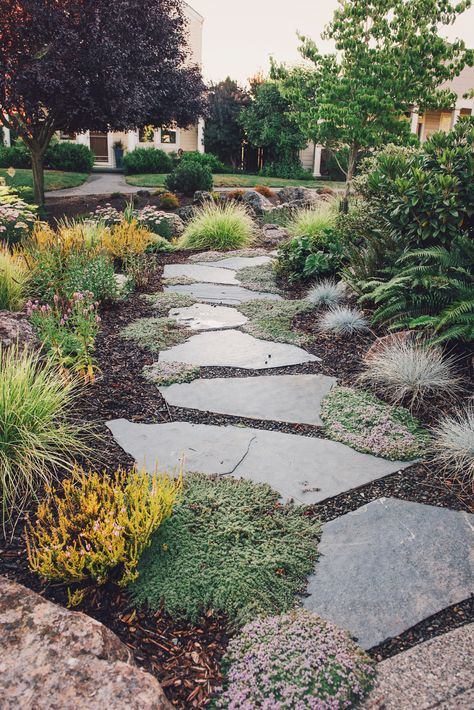 Garden Flagstone, Flagstone Walkway, Flagstone Path, Gravel Landscaping, Mulch Landscaping, Backyard Walkway, Walkway Landscaping, Side Yard Landscaping, Pathway Landscaping