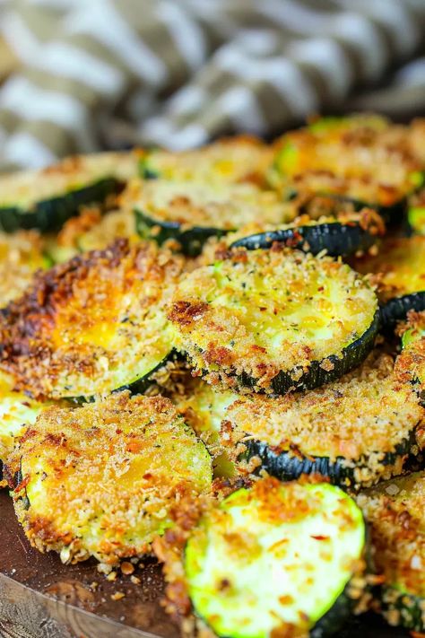 Golden Air Fryer Zucchini Air Fryer Courgette, Breaded Zucchini, Air Fryer Zucchini, Zucchini Slice, Dessert Smoothie, Bread Snacks, Soup Dinner, Zucchini Bread, Salad Side Dishes