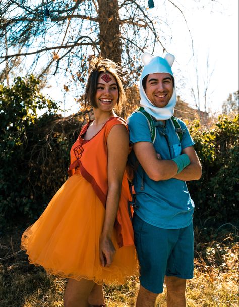 Fire Princess Adventure Time Costume, Couple Cosplay Ideas Easy, Flame Princess Halloween Costume, Cartoon Network Couples Costumes, Adventure Time Costume Couple, Adventure Time Family Costume, Finn And Flame Princess Costume, Finn And Princess Bubblegum Costume, Easy Couple Cosplay