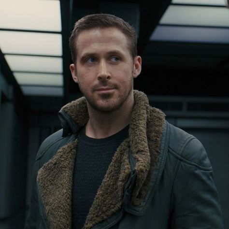 Actor Ryan Gosling as Officer K in "Blade Runner 2049 (2017)". Officer K Blade Runner, 2049 Blade Runner, Ryan Gosling Icon, Ryan Gosling Blade Runner 2049, Ryan Gosling Blade Runner, Officer K, Bladerunner 2049, Ryan Thomas, Cheek Fillers