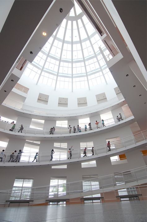 A look inside the atrium at Atlanta's High Museum of Art, designed by Richard Meier. Photo by Joeff Davis. The High Museum Atlanta, Trap Museum Atlanta, Wndr Museum Chicago, High Museum Of Art Atlanta, Jess Wandering, Adachi Museum Of Art, Houston Fine Arts Museum, Atlanta Museums, High Museum Of Art