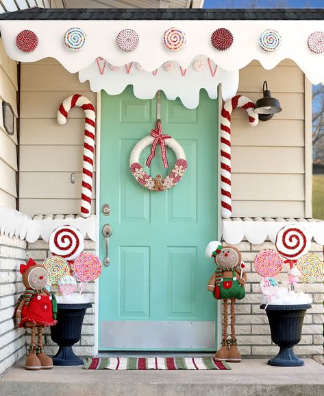 Gingerbread House Christmas Porch Lady Decluttered, Front Door Christmas Decorations, Gingerbread Christmas Decor, Gingerbread House Decorations, Gingerbread Decorations, Christmas Float, Christmas Front Porch, Christmas Front Doors, Candy Decorations