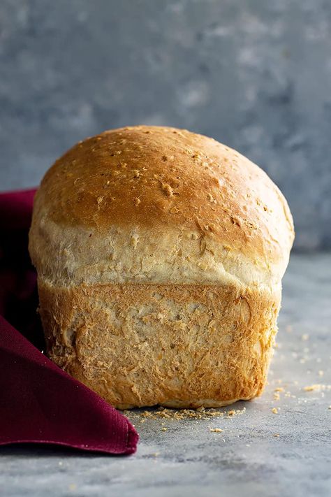 This Oatmeal Sandwich Bread is the perfect way to change things up. It has a mild nutty flavor with a little added texture from the oats. It makes the best toast in the morning! #homemadebread #oatmealbread #sandwichbread Sandwhich Bread, Oatmeal Bread Recipe, Easy Taco Salad Recipe, White Sandwich Bread, Cooking The Perfect Steak, Oatmeal Bread, Homemade Oatmeal, No Rise Bread, Yeast Bread Recipes