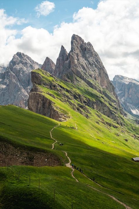 North Italy, The Dolomites, Italy Travel Guide, The Mountains Are Calling, Mountain Hiking, Future Travel, Best Hikes, Beautiful Mountains, Beautiful Places To Visit