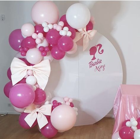 Barbie Balloon Arch, Backdrop Barbie, Girls Barbie Birthday Party, Christening Themes, Barbie Party Decorations, Barbie Theme Party, Happy Birthday Decor, Birthday Party Photography, Baby Shower Deco