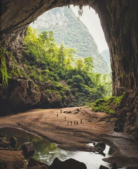 Hang Son Doong Caves Vietnam Phong Nha Ke Bang National Park, Vietnam Voyage, Travel Vietnam, Nightlife Travel, Amazing Travel, Vietnam Travel, Travel Inspo, Asia Travel, Nature Travel