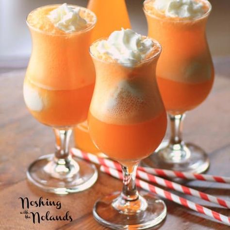 Orange Creamsicle Float for #IceCreamWeek everyone will love Creamsicle Float, Ice Cream Floats, Orange Creamsicle, Ice Cream Treats, Punch Recipes, Fruit Smoothie Recipes, Frozen Drinks, Smoothie Shakes, Dessert Drinks