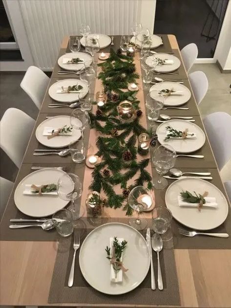 40+ Gorgeous Christmas Table Setting & Table Decoration Ideas To Try Winter Dining Table Decor, New Year Table, Christmas Dining Table, Christmas Dinner Table, Table Setting Decor, Dinner Table Setting, Christmas Tablescape, Dinner Table Decor, Easy Christmas Decorations