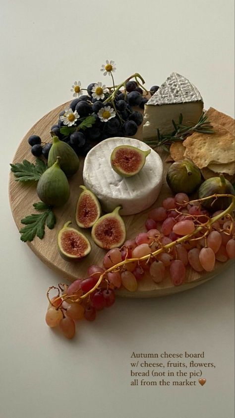 Charcuterie With Pomegranate, Charcuterie Board Pretty, Charcuterie Plate For One, Aesthetic Charcuterie Board, Hosting Aesthetic, Enjoy Your Meal, Fresh Fruits, Food Platters, Beautiful Food