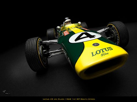 Jim Clark in a Lotus 49. British Racing Green and Lotus yellow - pre sponsorship Lotus 49, Jim Clark, Lotus F1, Classic Race Cars, Lotus Car, Classic Racing Cars, British Racing Green, Old Race Cars, Car Classic