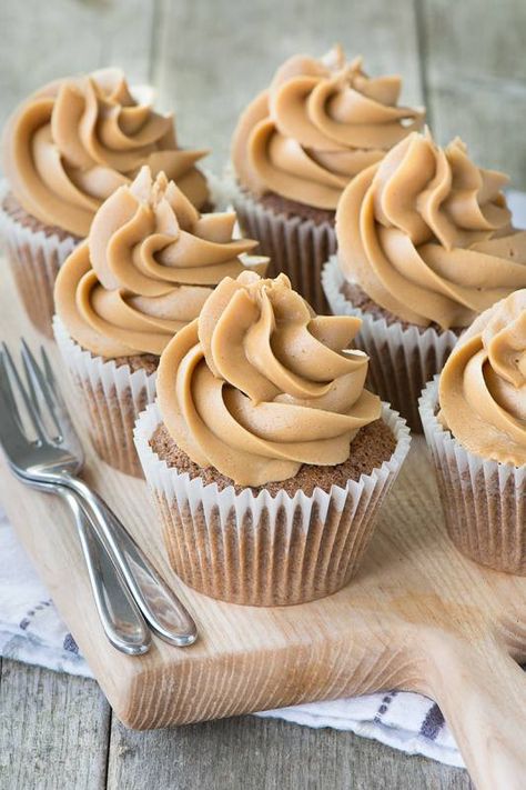 Perfect Cupcake Recipe, Coffee Cupcake, Coffee Cake Cupcakes, Coffee And Walnut Cake, Coffee Buttercream, Coffee Cupcakes, Walnut Cake, Gateaux Cake, Cupcake Flavors