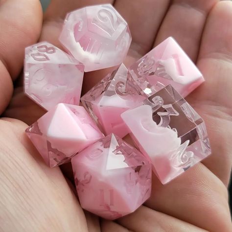 Pink Dnd Dice, Pretty Dnd Dice, Dnd Dice Ideas, Dnd Dice Art, D&d Dice, Dice Painting, Dice Inspiration, Dice Ideas, Cool Dnd Dice