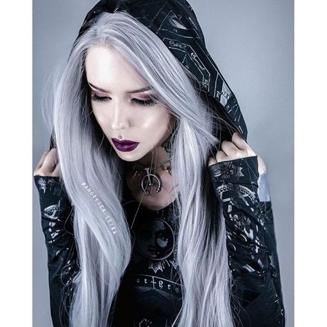 Angelica Leira, Magical Hair, Witch Style, Hair Halloween, Gorgeous Hair Color, Teen Outfits, Grey Wig, Human Wigs, My Roots