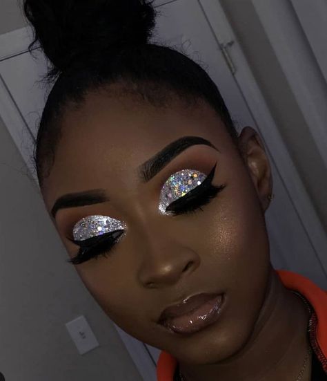 Pin on makeup for Black women Birthday Makeup Looks, Glitter Makeup Looks, Prom Makeup Looks, Makeup For Black Skin, Birthday Makeup, Glam Makeup Look, Dope Makeup, Makeup Eye Looks, Glam Look