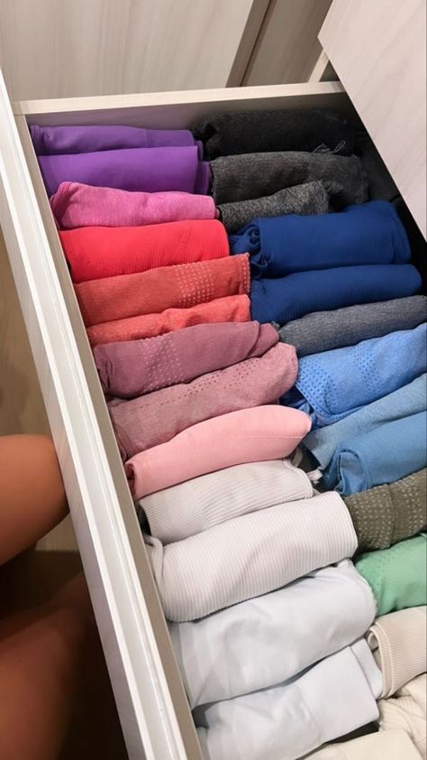 Workout Clothes Organization, Gym Clothes Closet, Gym Clothes Organization, Best Workout Clothes, Closet Organisation, Closet Clothes Storage, Room Organization Bedroom, Room Organisation, Apartment Needs