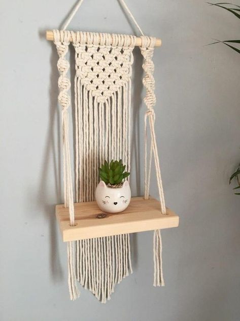 Simpul Makrame, Art Macramé, Pola Macrame, Macrame Shelf, Macrame Plant Hanger Tutorial, Macrame Plant Hanger Patterns, Diy Macrame Plant Hanger, Macrame Wall Hanging Diy, Astuces Diy