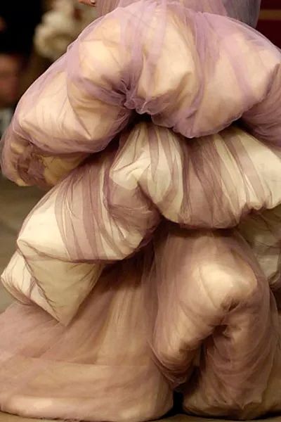 Mcqueen Couture, Textures Fashion, Alexander Mcqueen Fashion, Mcqueen Fashion, A Level Art, Mood Board Fashion, Fashion Inspiration Design, Textiles Fashion, Photoshoot Outfits