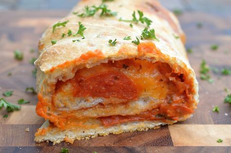 This easy to make a delicious to eat 5 Ingredient Pepperoni and Cheese Stromboli makes a great family dinner or a great party food offering! Cheese Stromboli, Recipes For Kids To Make, Pepperoni And Cheese, Pulled Pork Pizza, Stromboli Recipe, Best Pizza Dough, Local Pizza, Pizza Sauce Homemade, Healthy Cake Recipes