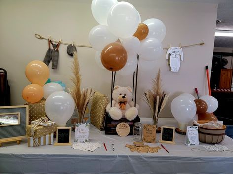 White, cream color and brown balloons really make this neutral and elegant. Add pampas grass to a vase for decor. The crate was filled with goodies for a diaper rafle. Welcome Table Baby Shower Ideas, Table Baby Shower, Table Placement, Welcome Table, Guest Table, Baby Shower Table, Neutral Baby Shower, Neutral Baby, Shower Ideas