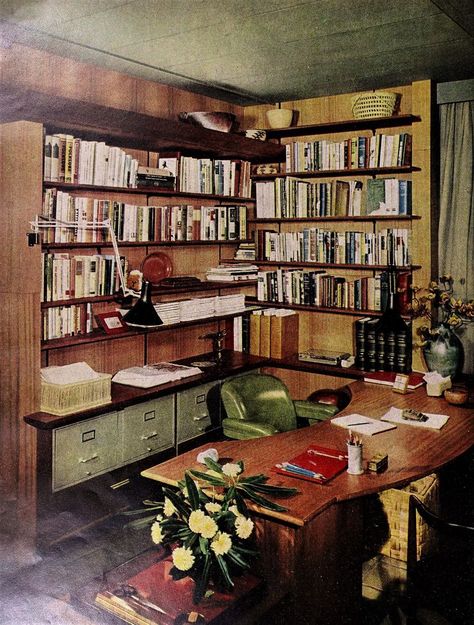 Vintage Office Space, Mcm Office, Retro Home Office, 70s Interior Design, Home Office Shelves, Aesthetic Interior Design, Mid Century Office, 70s Interior, Mid Century Interior