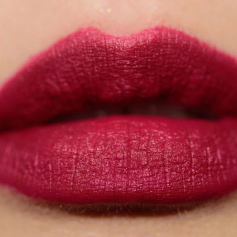 Berry Lipstick Makeup, Berry Lips Makeup, Wedding Lips, Matte Lipstick Shades, Berry Lipstick, Sparkly Eyes, Berry Lips, Cream Contour, Lipstick Swatches