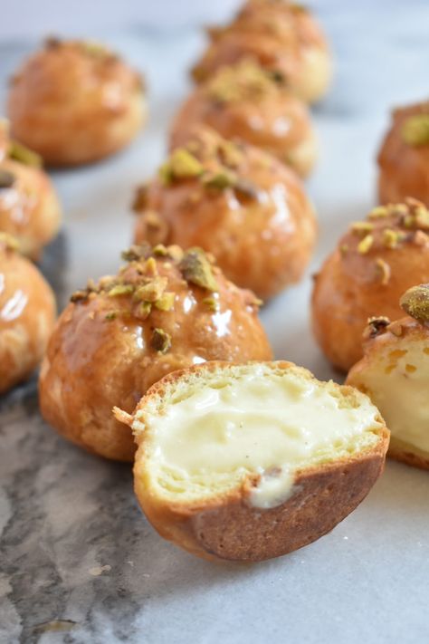 Choux Pastry Recipe, Choux Buns, Easy Salsa Recipe, Cream Puff Recipe, Pistachio Cream, Caramel Glaze, Baking Equipment, Pastry Recipe, Puff Recipe