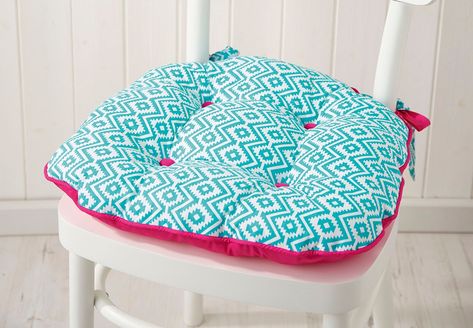 How to make chair cushions Diy Chair Cushions, Basic Sewing Kit, Simple Sewing Tutorial, Sewing Cushions, Kitchen Chair Cushions, Sewing Magazines, Dress Weights, Diy Chair, Cushion Pattern