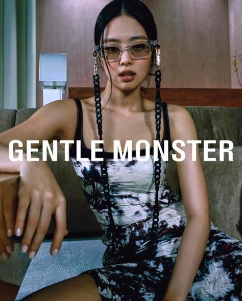 Campaign Fashion, Gentle Monster, K Pop Star, Fashion Advertising, Jennie Lisa, Famous Celebrities, Ad Campaign, Blackpink Jennie, Yg Entertainment