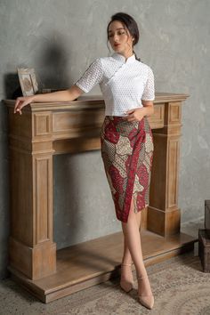 Batik Dress Modern, Batik Clothing, Batik Skirt, Myanmar Clothes, Modern Cheongsam, Burmese Clothing, Chinese Style Dress, Traditional Dresses Designs, Myanmar Traditional Dress