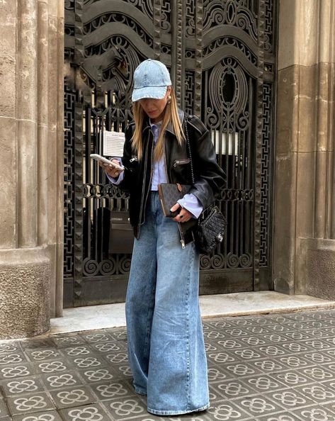 Wide Leg Jeans Winter, Street Style 2023, Style Wide Leg Jeans, Wide Leg Jeans Outfit, Legs Outfit, Denim Street Style, Jeans Outfit Winter, Look Jean, Jeans Street Style