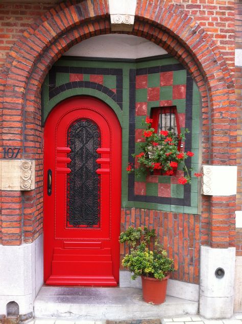 Red door | Flickr - Photo Sharing! Gorgeous Doors, Casa Vintage, Cool Doors, Door Gate, Old Doors, Red Door, Unique Doors, Door Color, Beautiful Doors