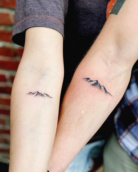 50 Couples Tattoos That Are #RelationshipGoals Simple Couples Tattoos, Married Couple Tattoos, Small Couple Tattoos, Couple Tattoos Unique, Couples Tattoo Designs, Shape Tattoo, Couple Tattoo, Muster Tattoos, Matching Couple Tattoos