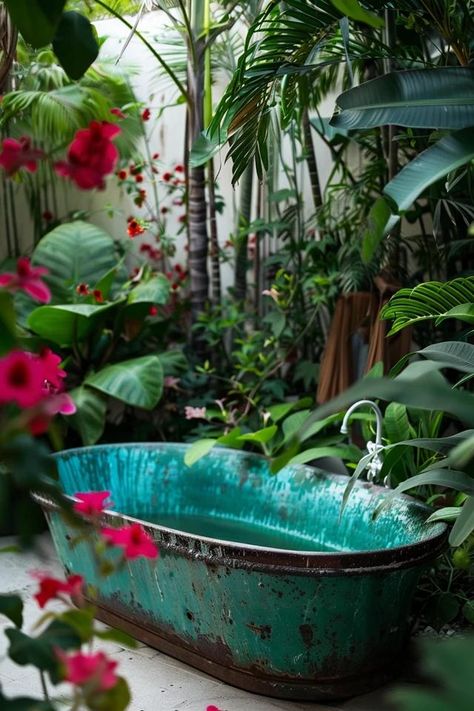 Creative Old Bathtub Garden Ideas for Your Yard Bathtub Garden Ideas, Bathtub Garden, Antique Bathtub, Garden Bathtub, Old Bathtub, Small Urban Garden, Creative Garden Decor, Vintage Bathtub, Backyard Balcony