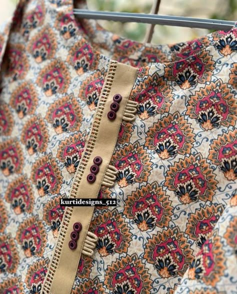 Winter Neck Designs Pakistani, Suite Neck Design For Women, Suit Neck Design, Two Pieces Dresses, Designs Kurti, Plain Fashion, Suit Neck, Gala Design, Lace Dress Design