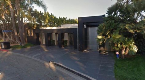 Keanu Reeves House, Keanu Reeves Life, Three Car Garage, Keanu Charles Reeves, New Photo Download, Hollywood Hills, Interior Photo, Hello Gorgeous, Celebrity Houses