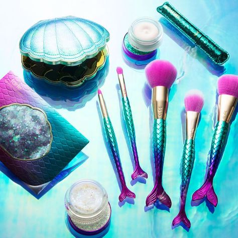 Mermaid Brush, Mermaid Beauty, Mermaid Makeup Brushes, Mermaid Makeup, Tarte Cosmetics, Tarte Makeup, Cute Makeup, Makeup Brush Set, Makeup Collection