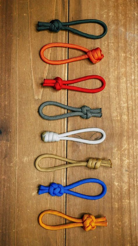 Paracord Uses, Lanyard Knot, Paracord Bracelet Instructions, Paracord Zipper Pull, Knot Keychain, Paracord Projects Diy, Paracord Bracelet Patterns, Paracord Bracelet Tutorial, Paracord Braids