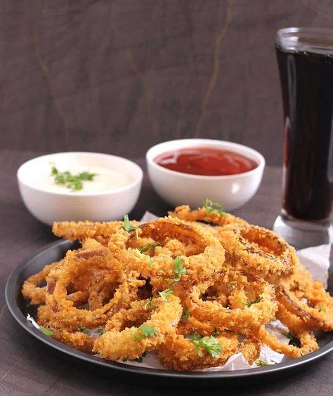 Vidalia Onion Recipes, Panko Recipes, Crispy Onion Rings, Dinner Party Appetizers, Popular Appetizers, Super Bowl Football, Cooking Game, Crispy Onions, Delicacy Food