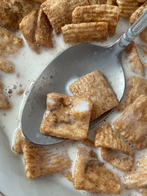 Cereal Aesthetic, Life Cereal, Chocolate Cereal, Healthy Cereal, Cereal Milk, Food Babe, Food Therapy, Yummy Comfort Food, Homemade Snacks