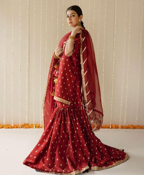 Golden work on red ♥️ best combo Plazo And Kurti, Red Gharara, Shopping Photoshoot, Beautiful Bridal Dresses, Punjabi Bride, Latest Bridal Dresses, Traditional Indian Outfits, Designer Dresses Casual, Photoshoot Dress