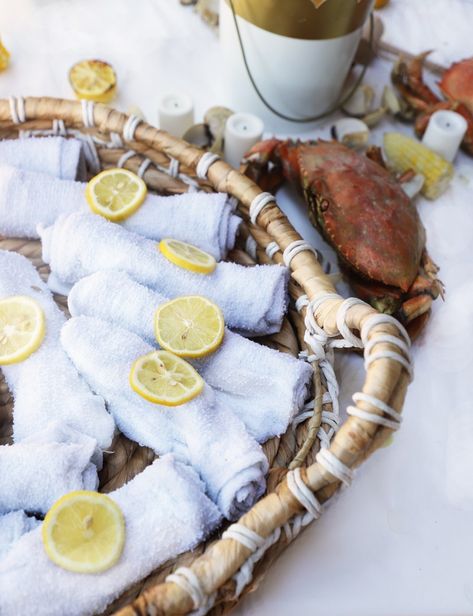 A Bubbly LifePARTY: Seafood Boil At Home - A Bubbly Life Seafood Boil Presentation, Seafood Boil Birthday Party, Seafood Boil Aesthetic, Seafood Boil Party Table Settings, Seafood Boil At Home, Seafood Boil Party Decorations, Shrimp Boil Party, Low Country Boil Party, Crab Boil Party